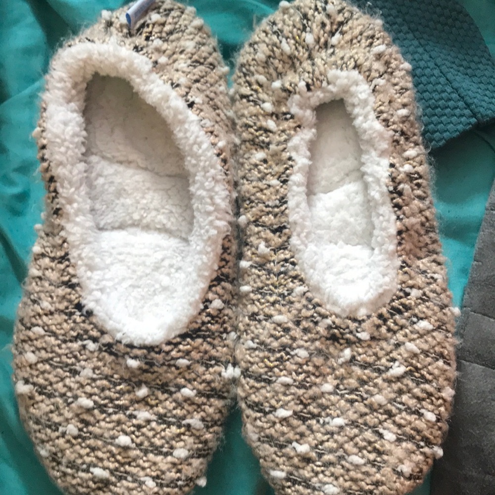 Snoozies size large